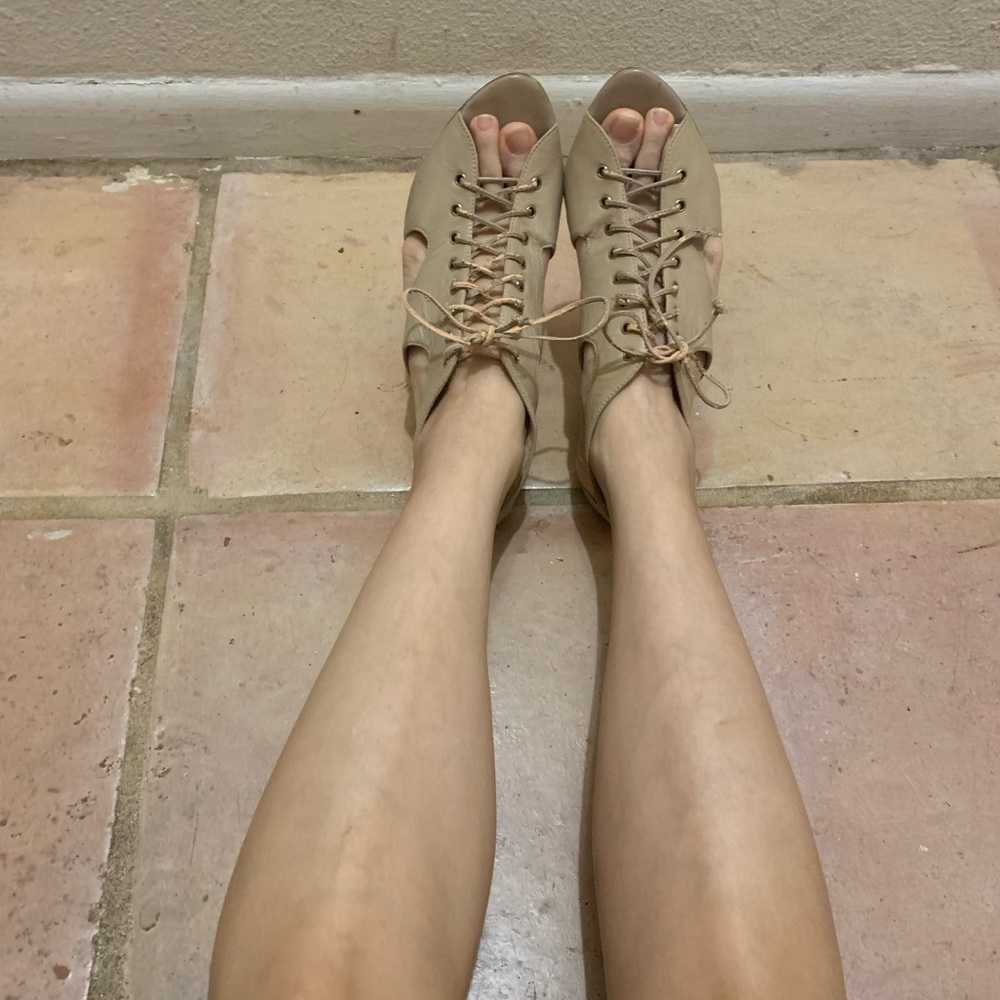 Aldo sexy heels strappy beige well worn